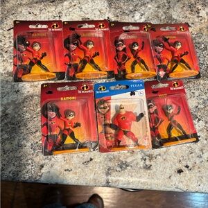 The Incredibles Action Figure Pack - lot of 7 Elastigirl Violet & Mr. Incredible